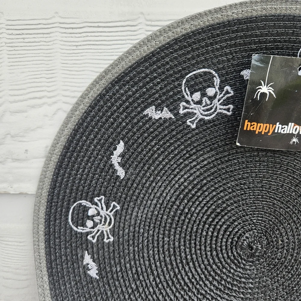 Kohls Halloween Placemat Round Skull Crossbones Bat Black Weave 15
